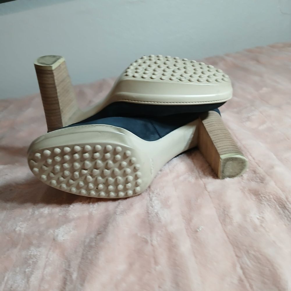 Tod's Black and Cream Mary Jane Heels with Thick Heel Size 37 - Picture 5 of 8